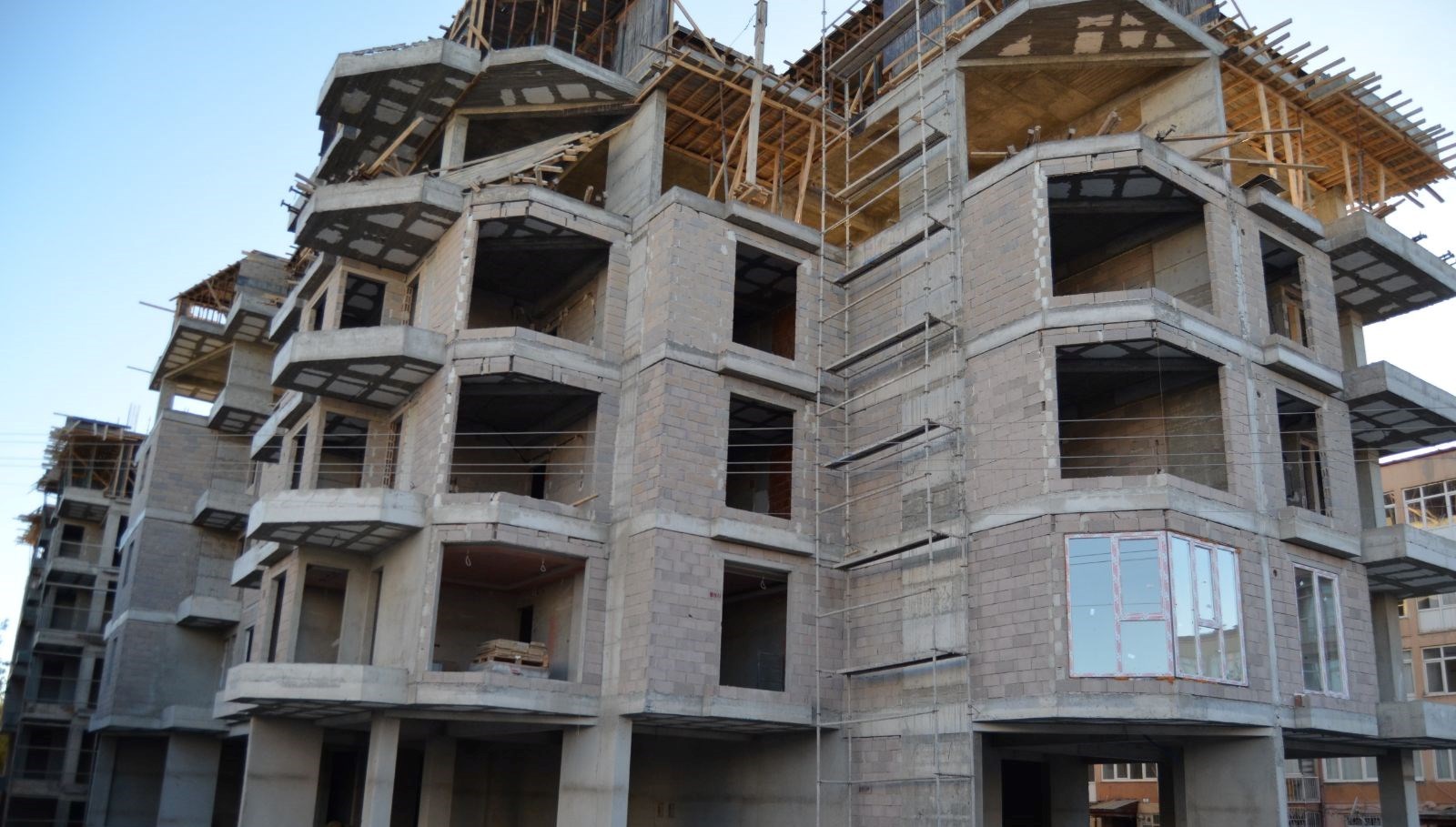 insaattan dusen isci hayatini kaybetti M3LckUqC