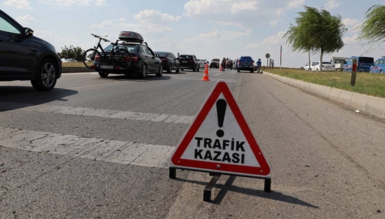 yolcu otobusuyle otomobil kafa kafaya carpisti xXaIwnMF