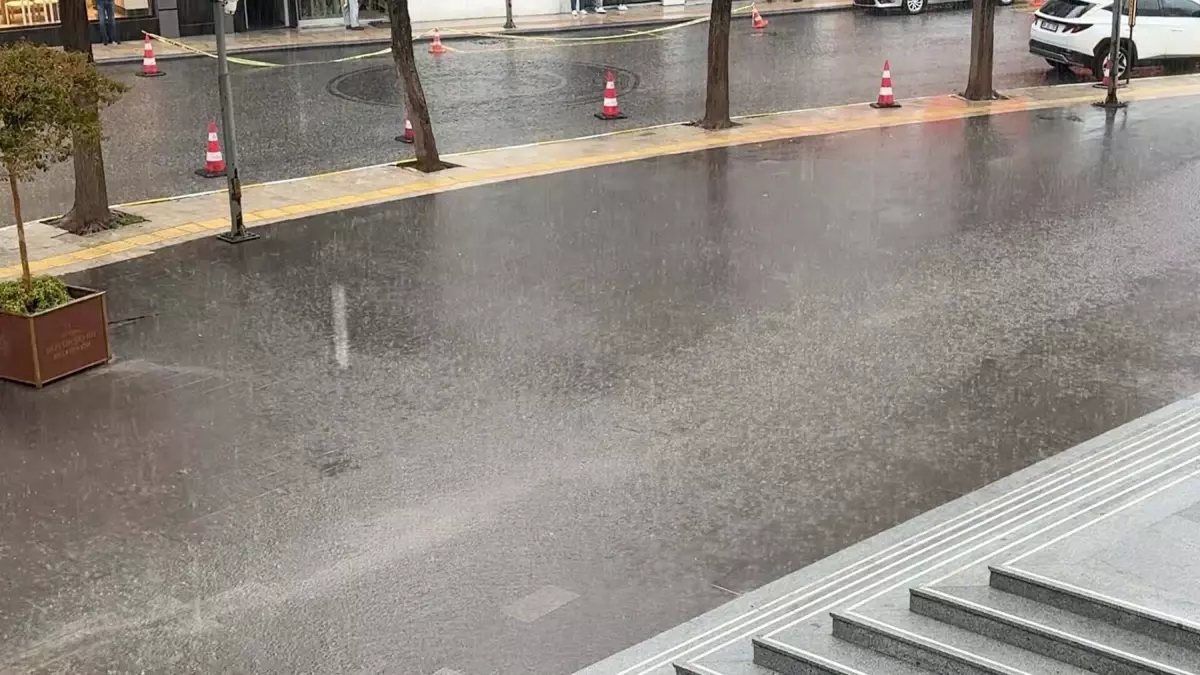 aydinda saganak yagmur yol sularini basti fzhIy1e4