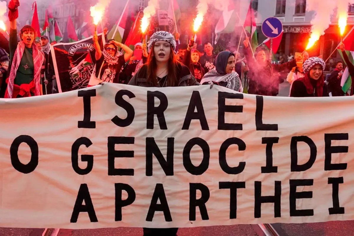 binler sokaga indi norvecten israil maci oncesi filistine destek yuruyusu USNu2PLp