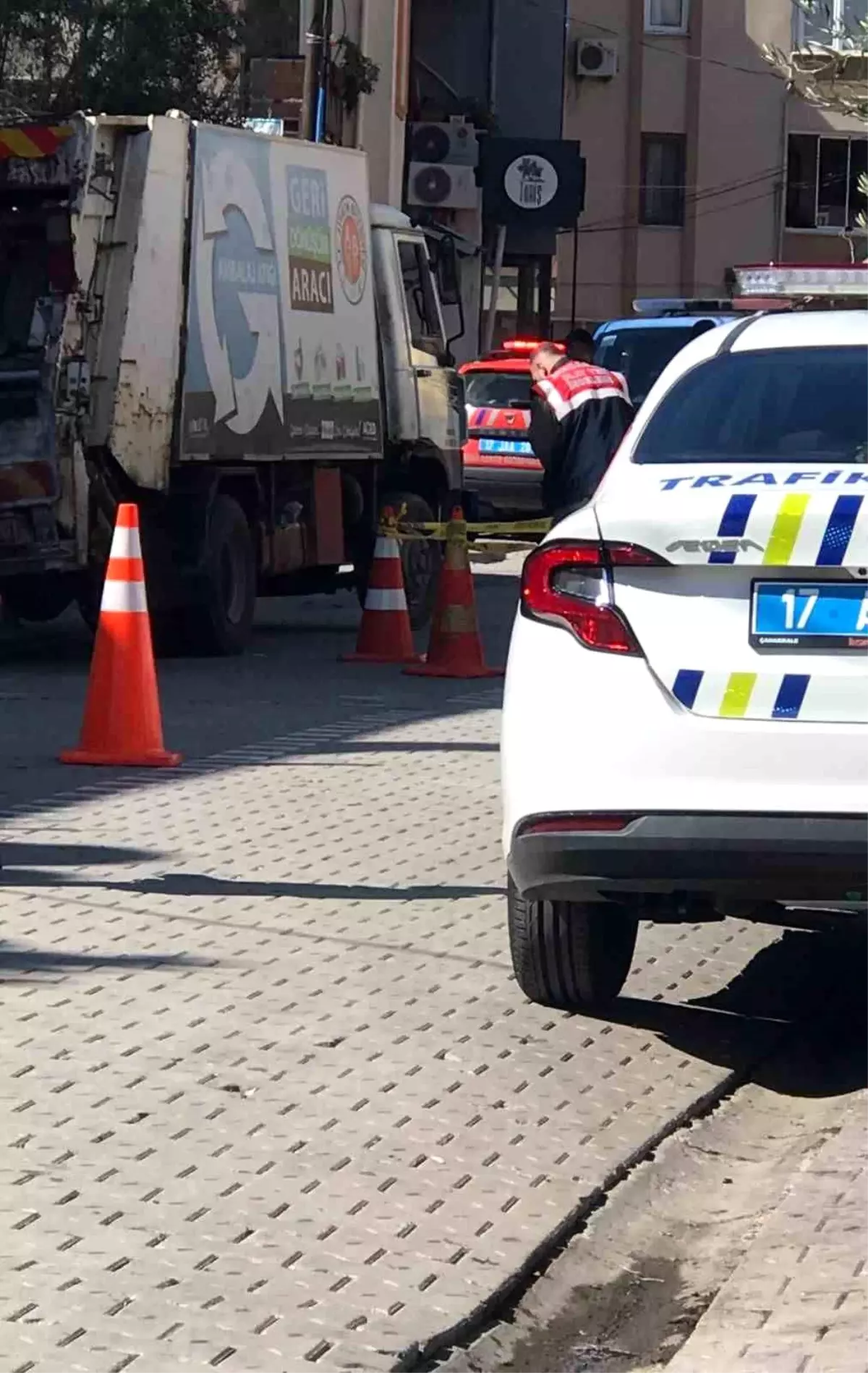 canakkalede yasli adam kamyonun carpmasi sonucu hayatini kaybetti xUQmsD59