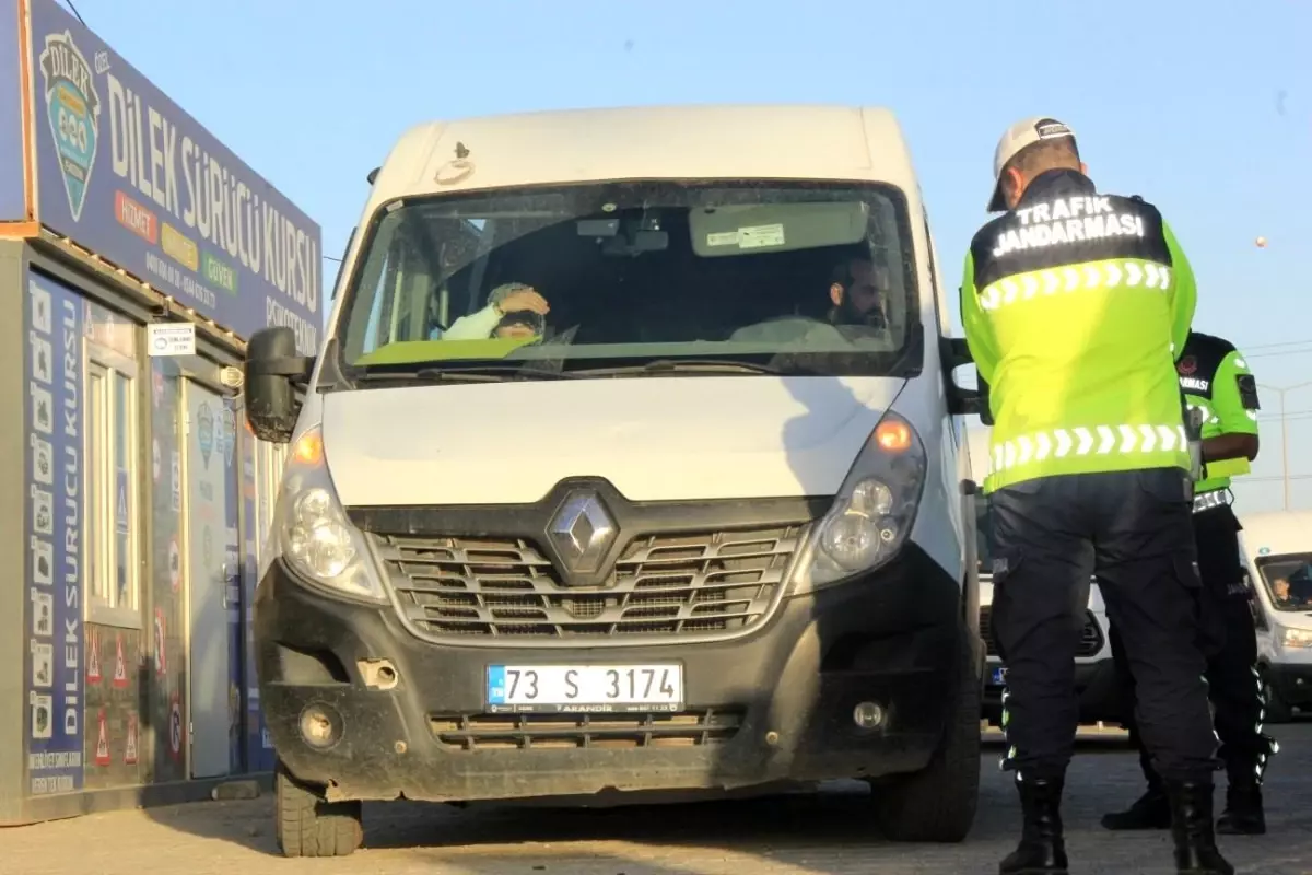 cizrede okul servislerine guvenlik denetimi VvqcYu7Q.jpg