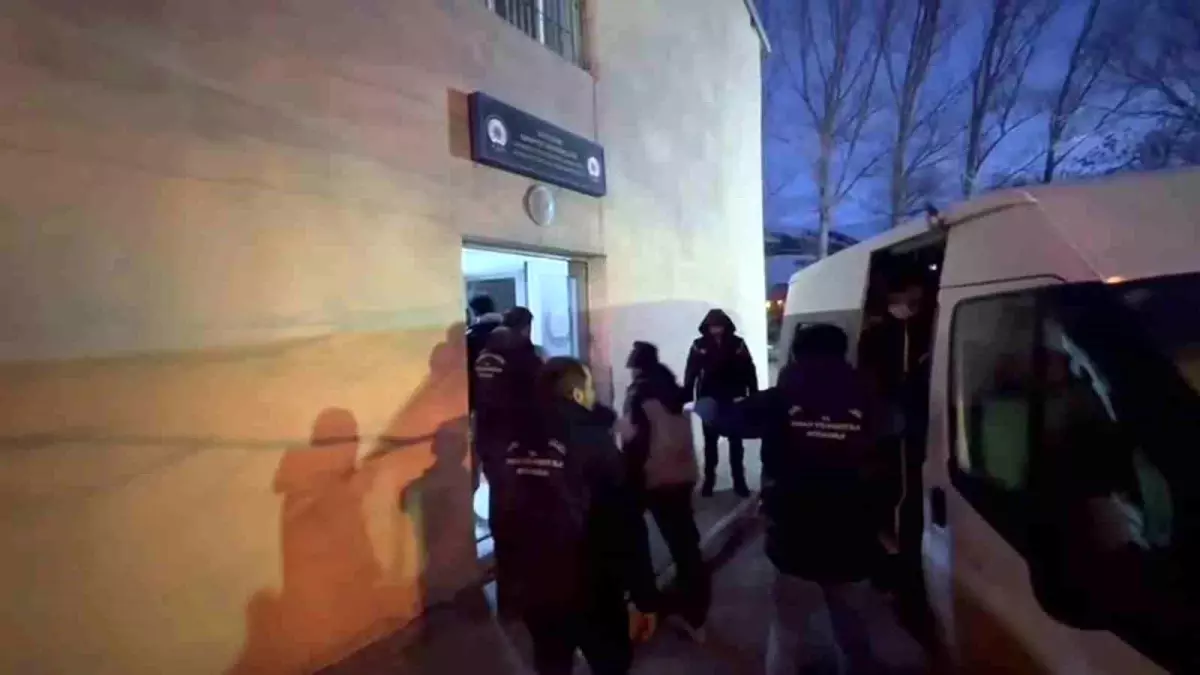 erzurumda kacak gocmen operasyonu 20 yakalandi 3 tutuklandi QEcEJp3S.jpg