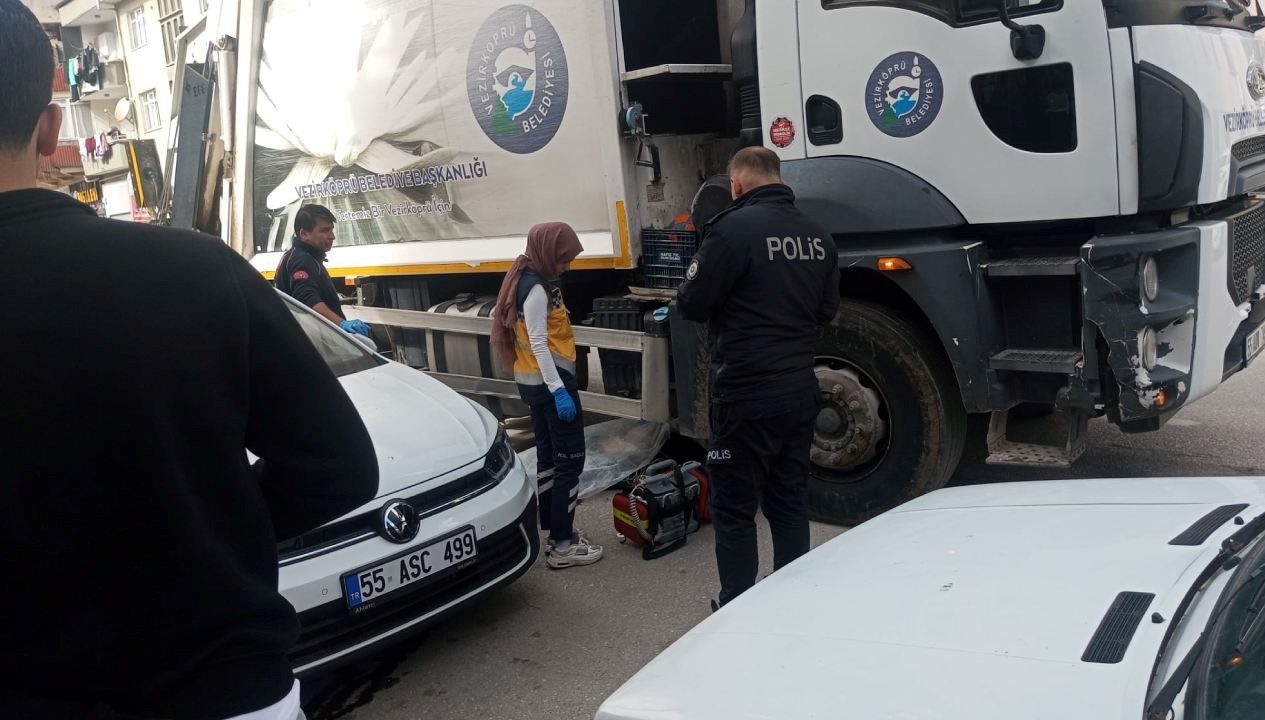 samsunda temizlik kamyonunun altinda kalan yaya oldu ELA4EXAK.jpg