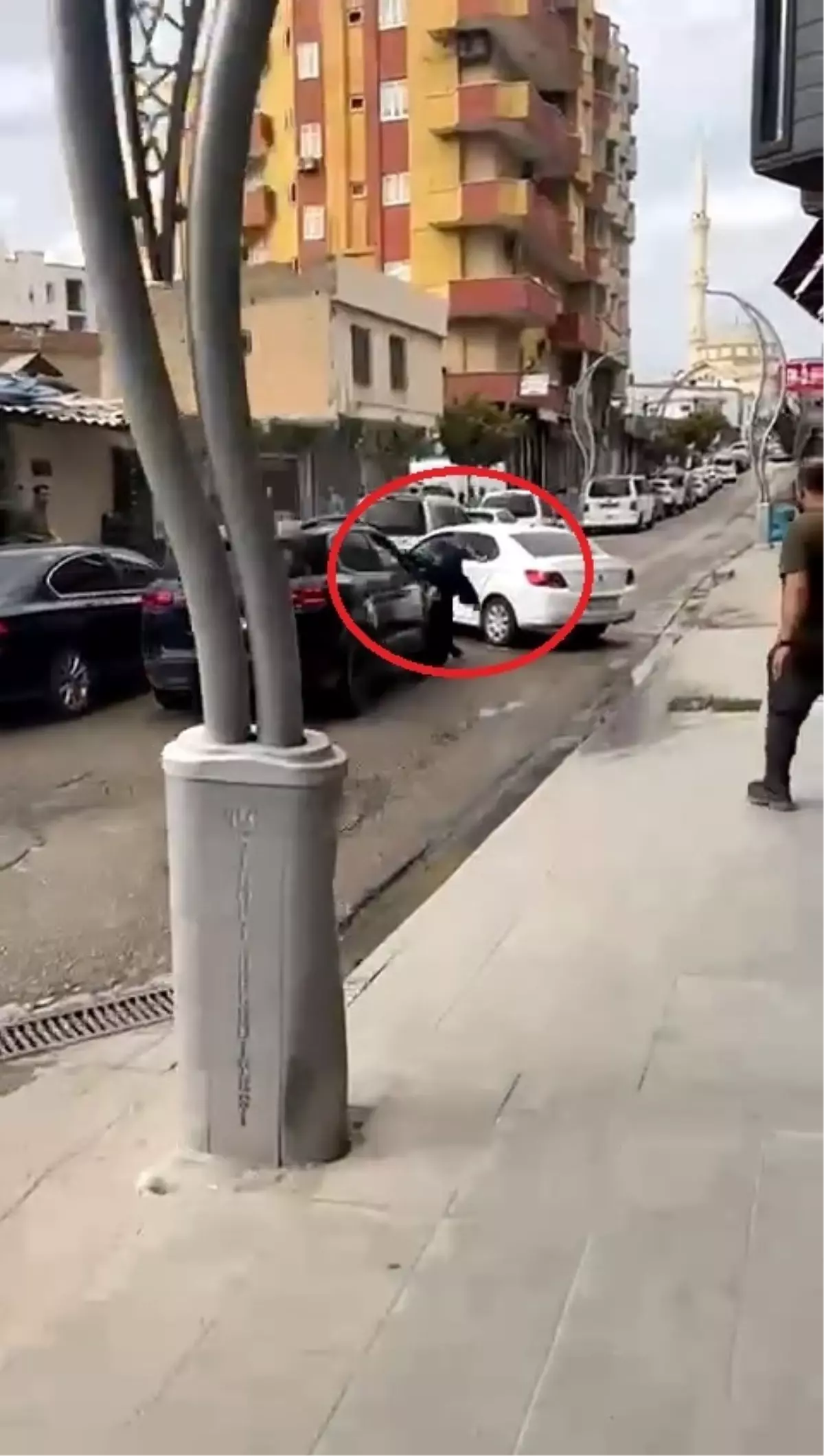 tartisma kanli bitti cip surucusu ayaklarini ezdi VVIIBOGX.jpg