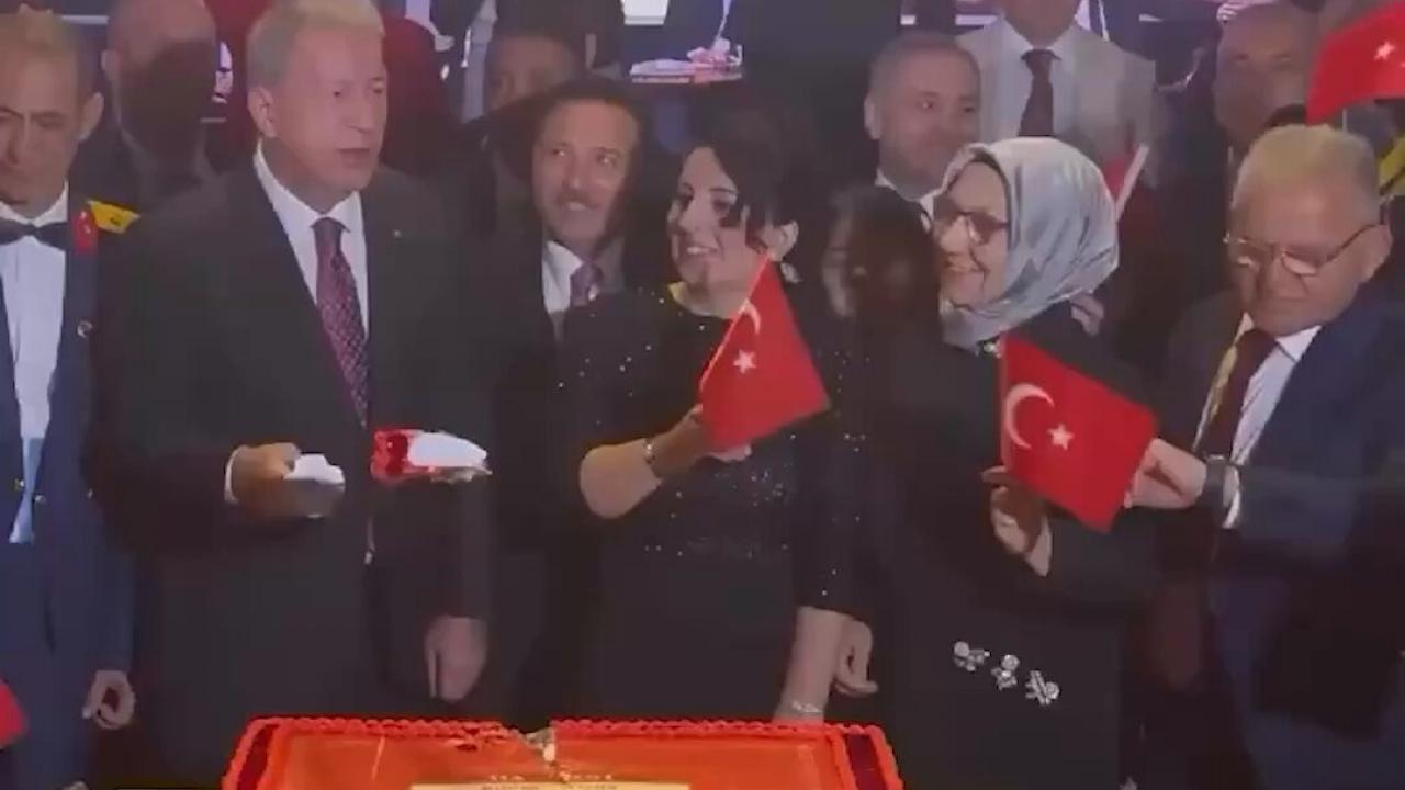 algiya olguyla cevap hulusi akar cocuga kilicla pasta yedirdi yalani D5rCBhPU.jpg