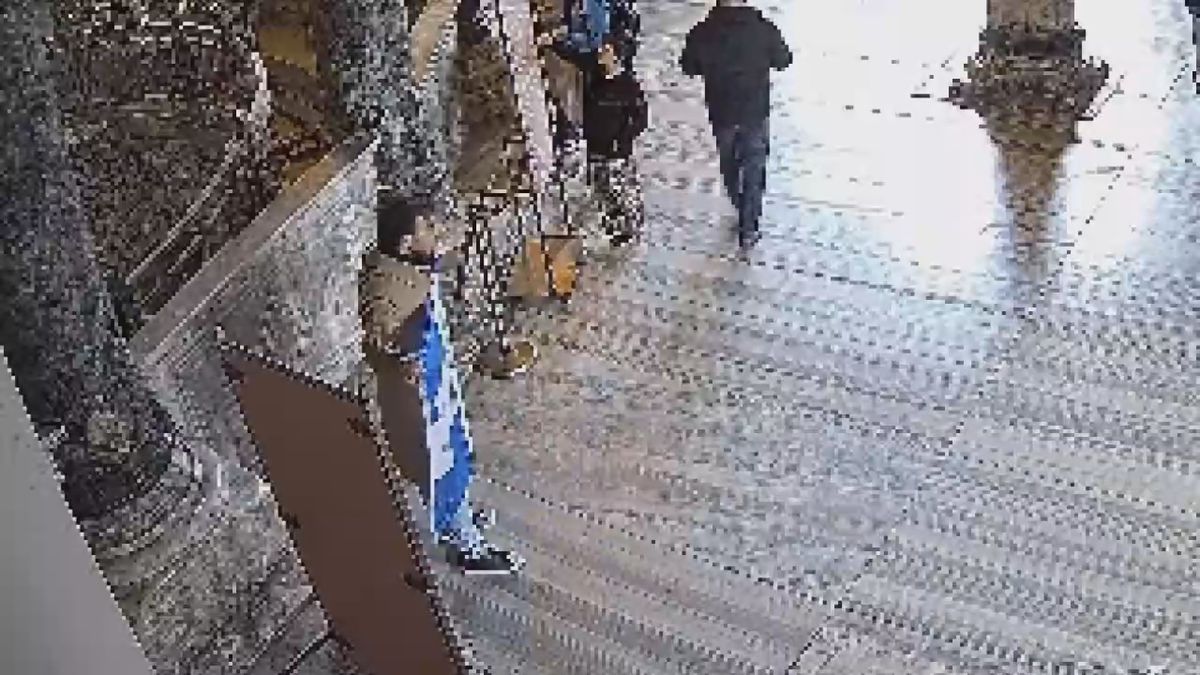 Ayasofya’da Provokatif Eylem: İki Yabancı Şüpheli Tutuklandı