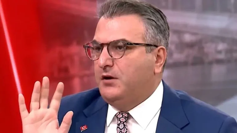 liberalim-diyen-cem-kucuk-istedigi-calisma-duzenini-anlatti-cag-degisti-sendika-mi-kaldi-daha-sbKq5eH7